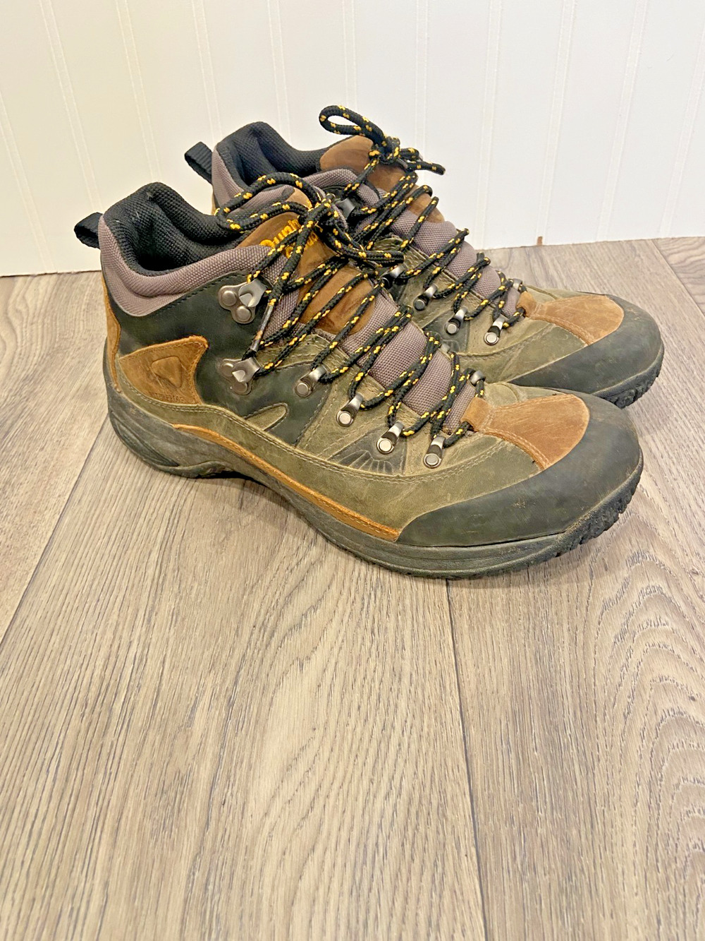 Dunham Cloud Hiking Boots Men's 8 Brown Leather Waterproof Trail Cap Toe